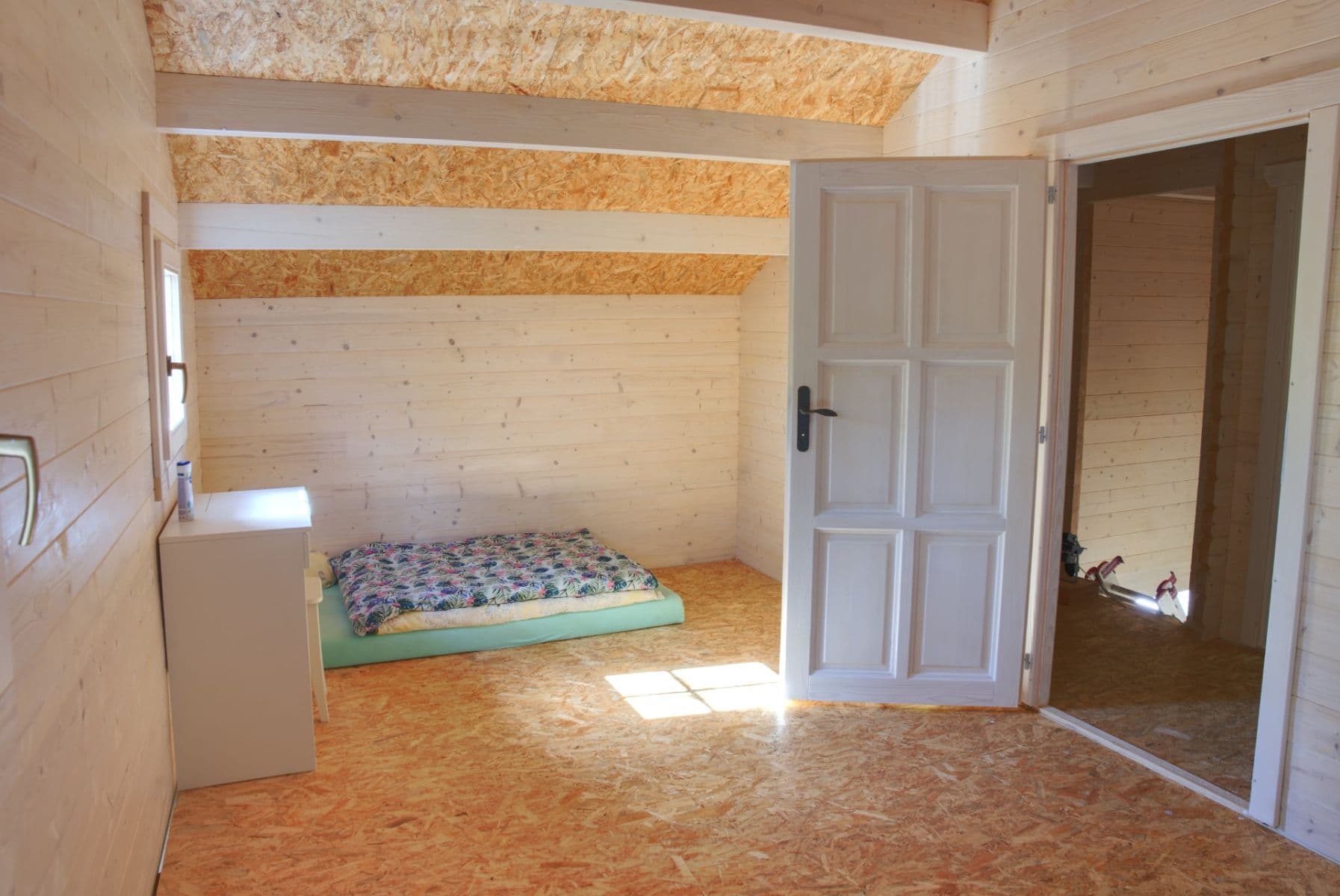Predaj rekreačného objektu 70 m², pozemek 2.734 m², 106, Krňany, Středočeský kraj Predaj rekreačného objektu 70 m², pozemek 2.734 m², 106, Krňany, Středočeský kraj