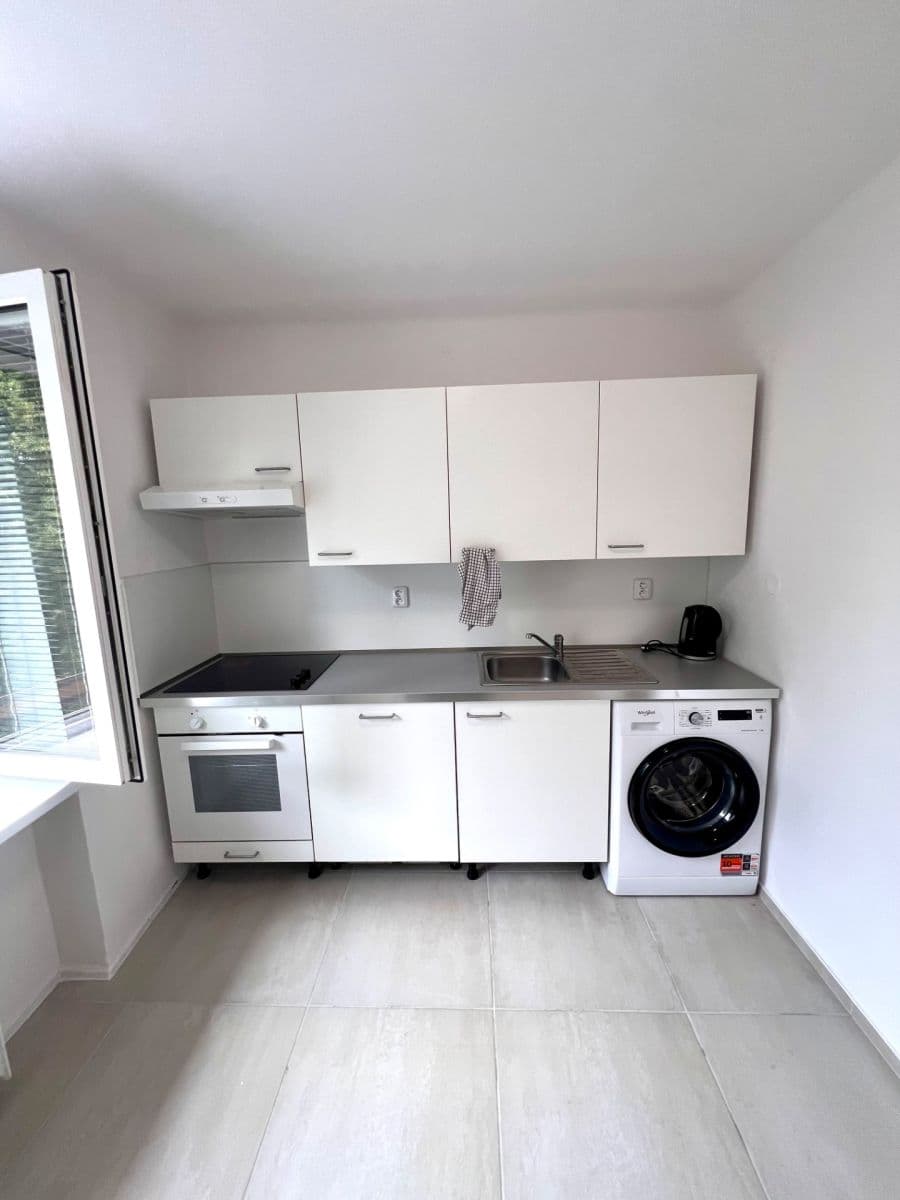 Prenájom bytu 1-izbový 28 m², Terezínská, Lovosice, Ústecký kraj Prenájom bytu 1-izbový 28 m², Terezínská, Lovosice, Ústecký kraj