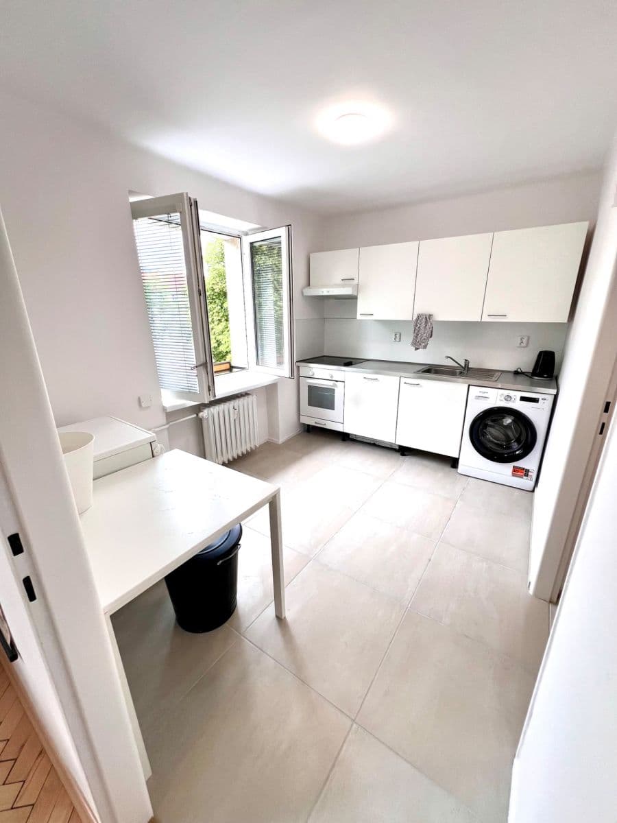 Prenájom bytu 1-izbový 28 m², Terezínská, Lovosice, Ústecký kraj Prenájom bytu 1-izbový 28 m², Terezínská, Lovosice, Ústecký kraj