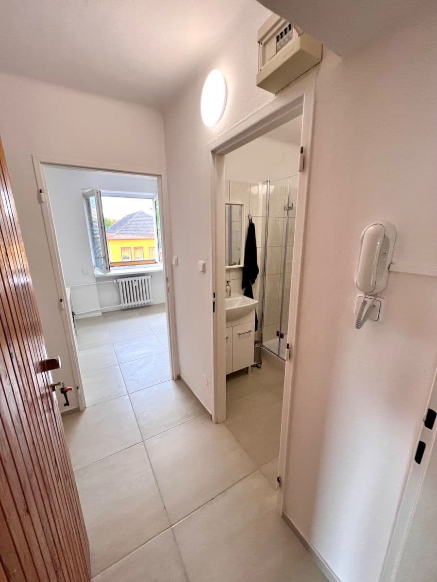 Prenájom bytu 1-izbový 28 m², Terezínská, Lovosice, Ústecký kraj Prenájom bytu 1-izbový 28 m², Terezínská, Lovosice, Ústecký kraj