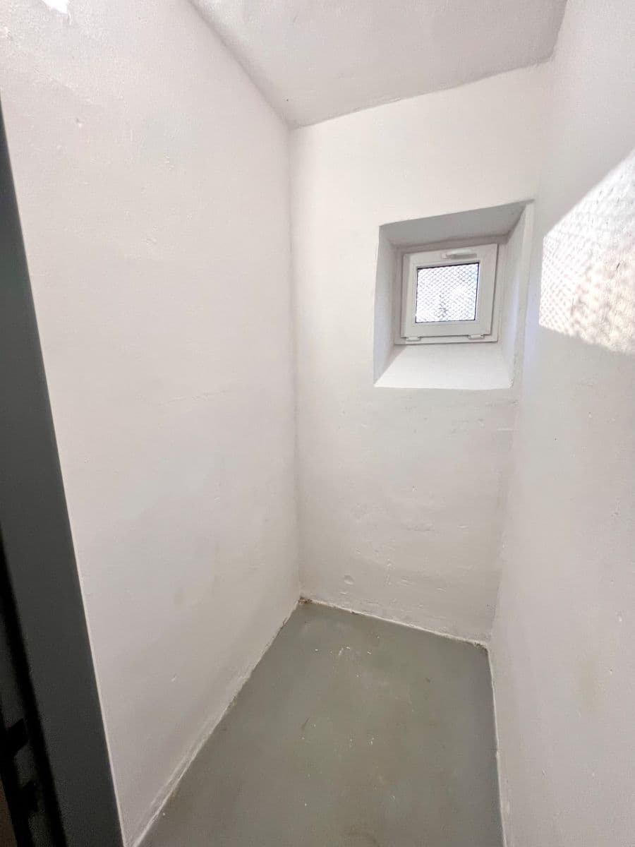 Prenájom bytu 1-izbový 28 m², Terezínská, Lovosice, Ústecký kraj Prenájom bytu 1-izbový 28 m², Terezínská, Lovosice, Ústecký kraj