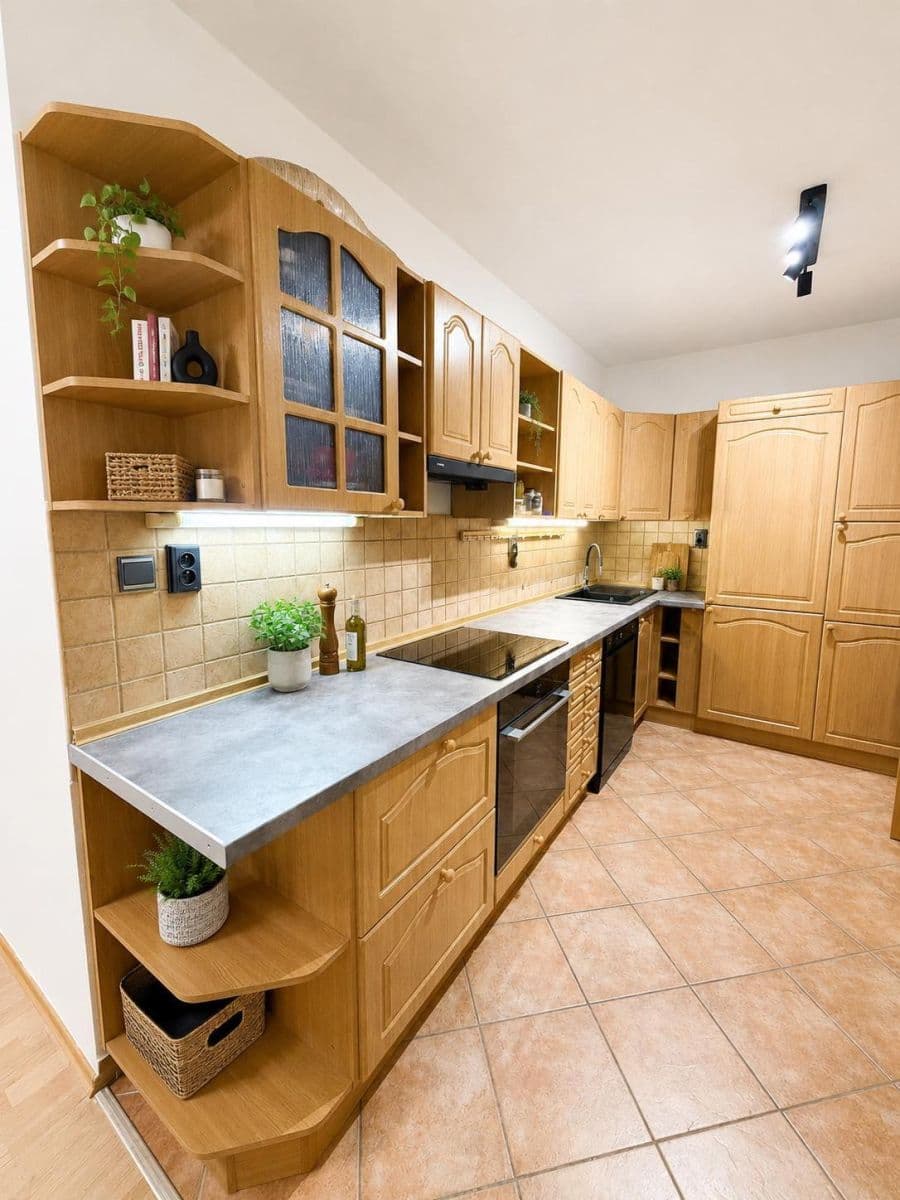Prenájom bytu 3-izbový 80 m², Na Jarově, Praha, Praha Prenájom bytu 3-izbový 80 m², Na Jarově, Praha, Praha