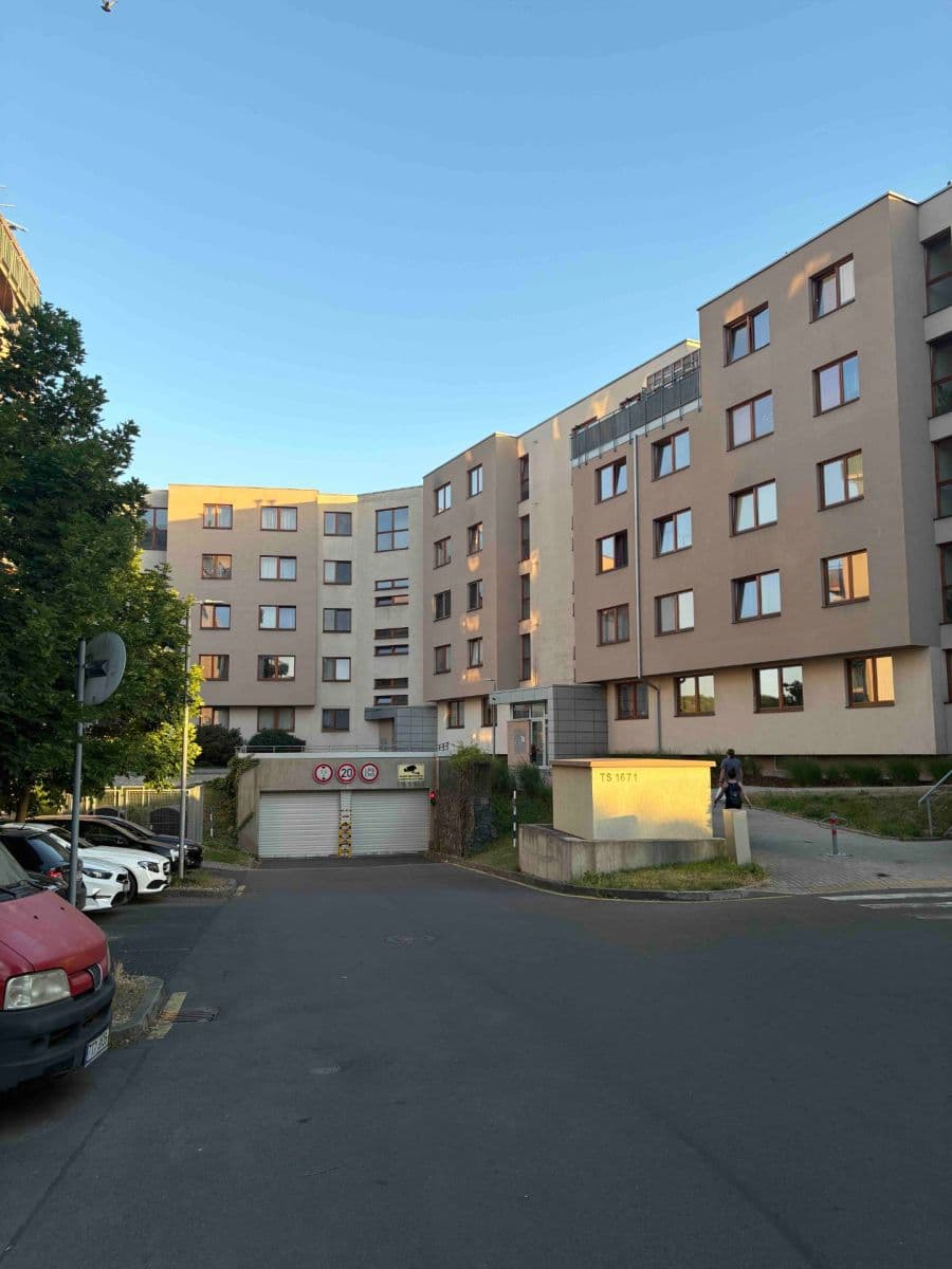 Prenájom bytu 2-izbový 62 m², Athénská, Praha, Praha Prenájom bytu 2-izbový 62 m², Athénská, Praha, Praha
