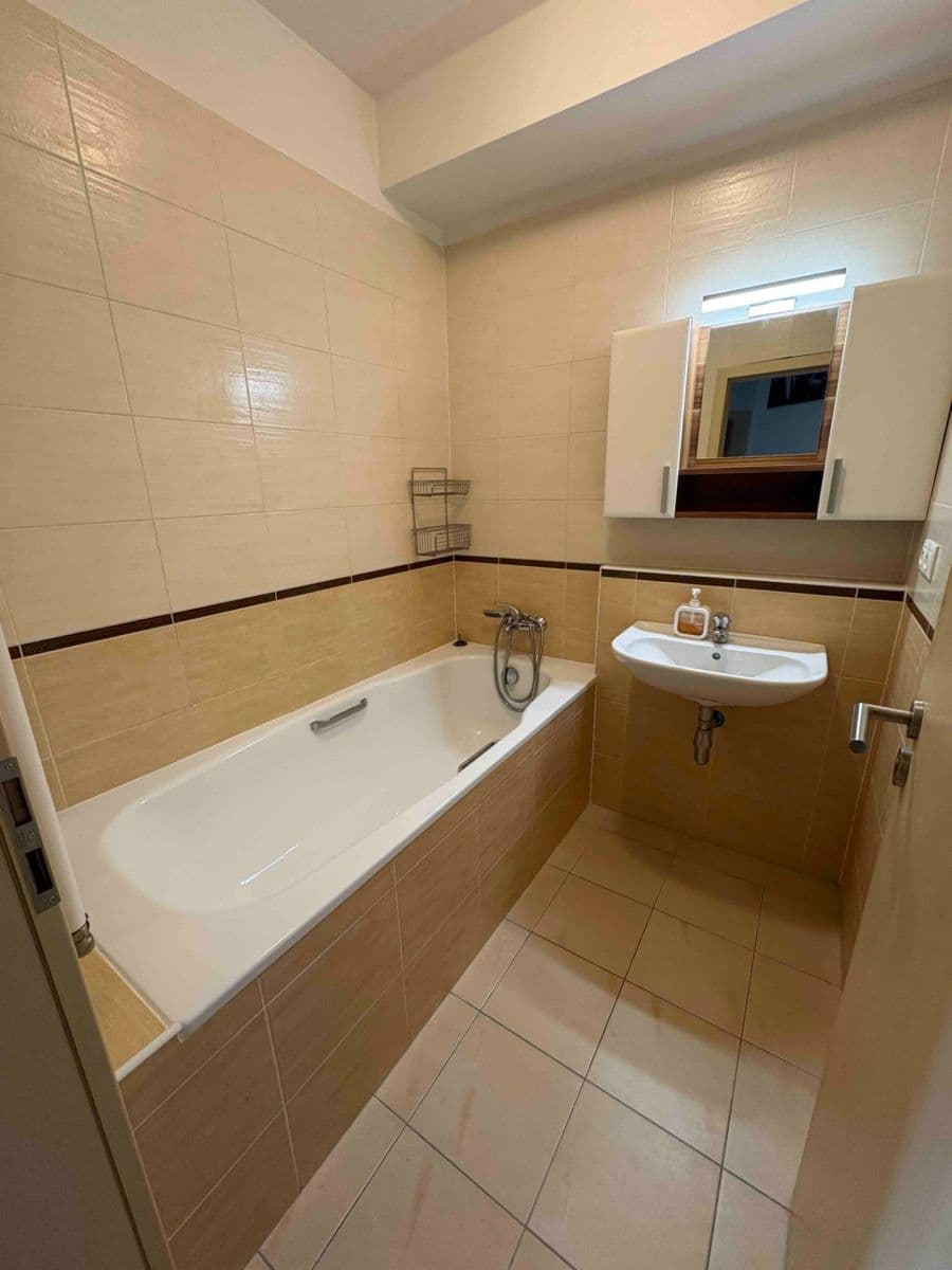 Prenájom bytu 2-izbový 62 m², Athénská, Praha, Praha Prenájom bytu 2-izbový 62 m², Athénská, Praha, Praha