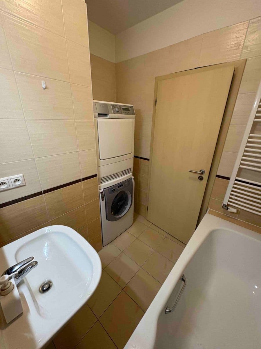 Prenájom bytu 2-izbový 62 m², Athénská, Praha, Praha Prenájom bytu 2-izbový 62 m², Athénská, Praha, Praha