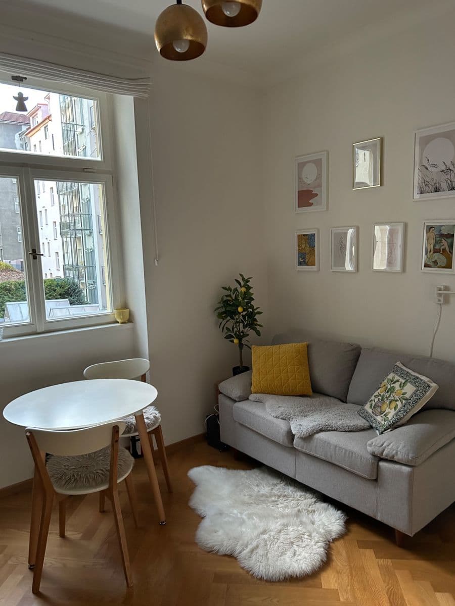 Prenájom bytu 2-izbový 33 m², Černomořská, Praha, Praha Prenájom bytu 2-izbový 33 m², Černomořská, Praha, Praha