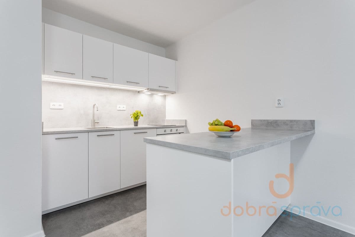 Prenájom bytu 2-izbový 55 m², Africká, Praha, Praha Prenájom bytu 2-izbový 55 m², Africká, Praha, Praha