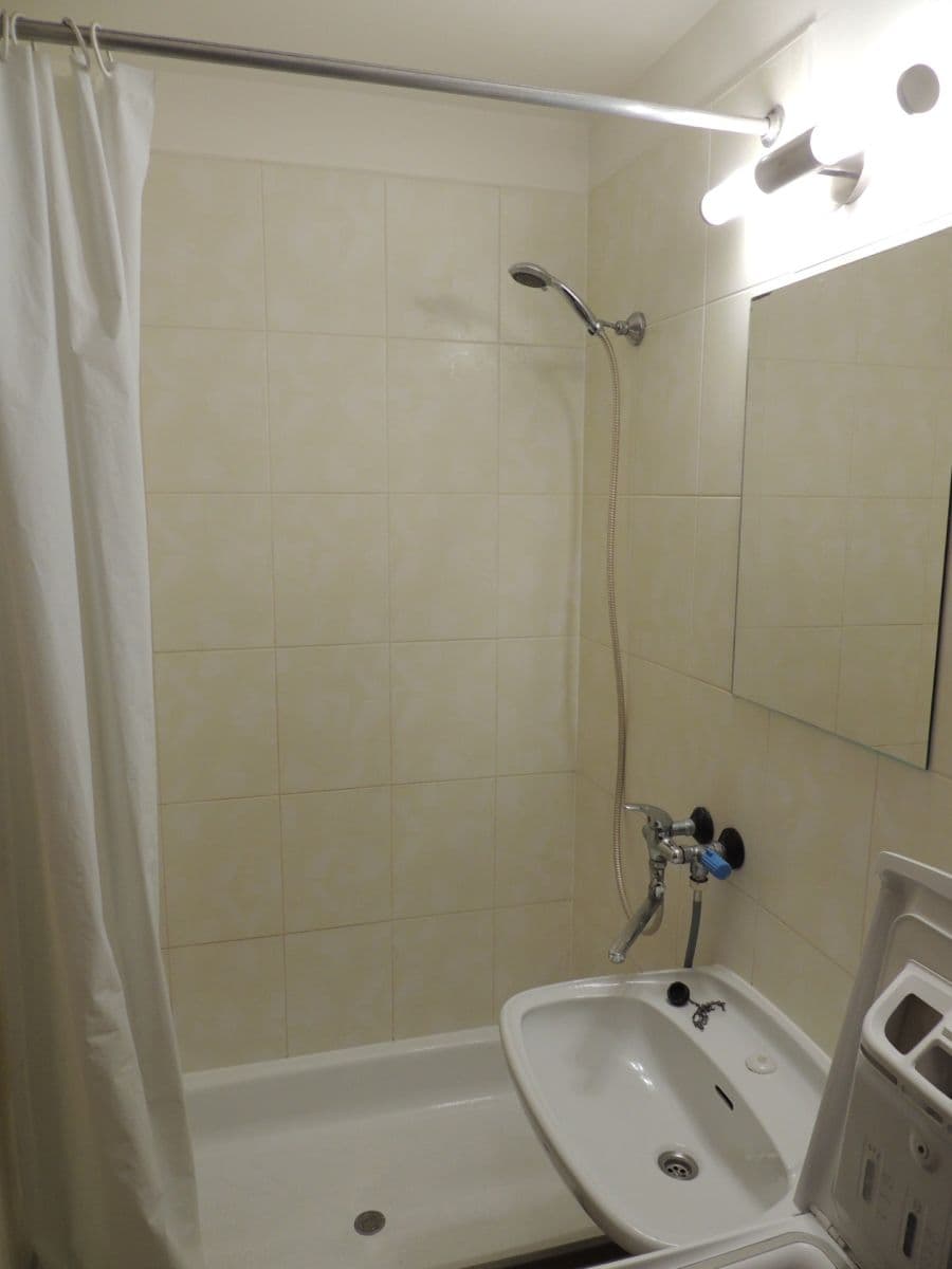 Prenájom bytu 1-izbový 28 m², Vlnařská, Liberec, Liberecký kraj Prenájom bytu 1-izbový 28 m², Vlnařská, Liberec, Liberecký kraj