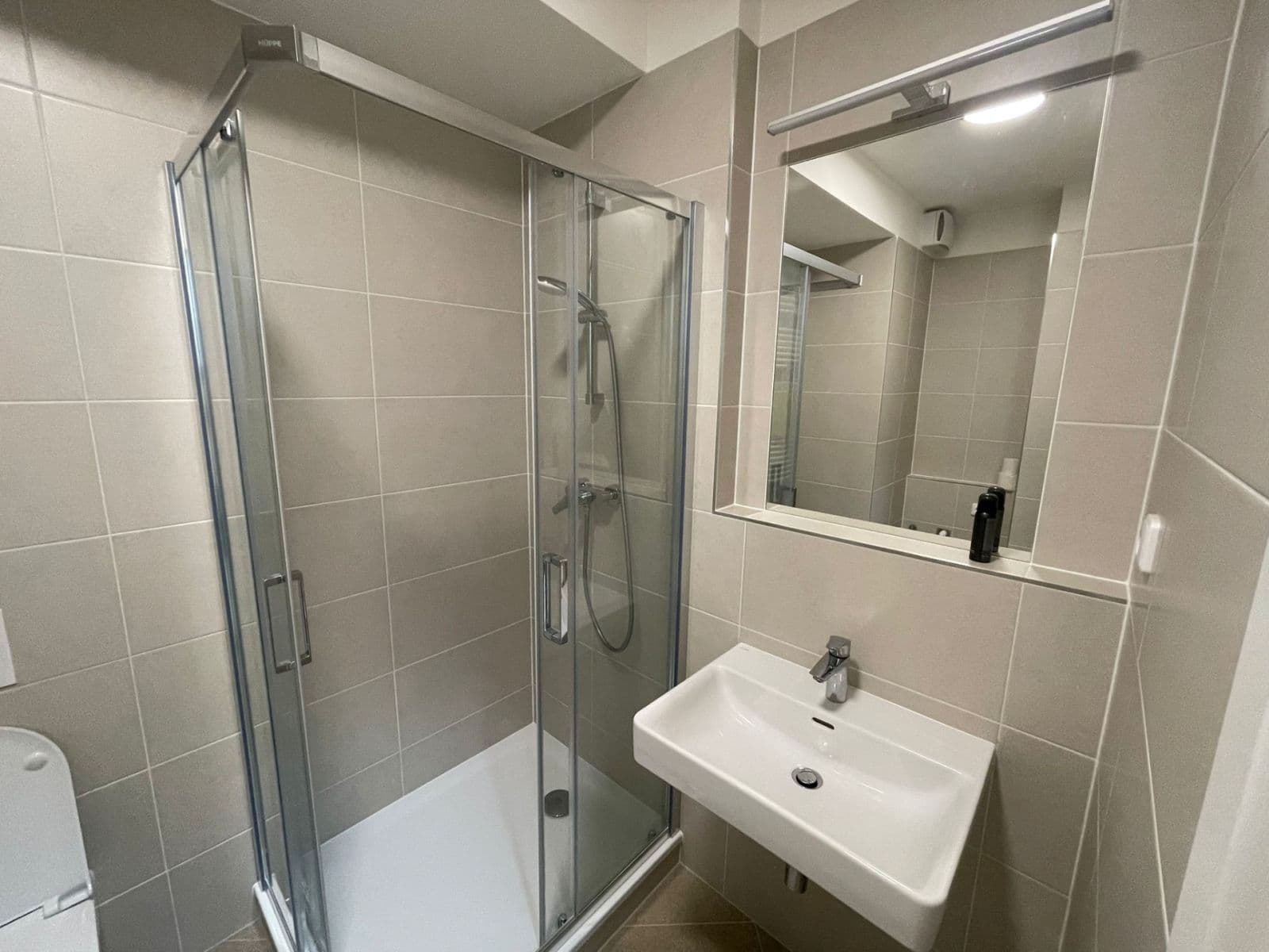 Prenájom bytu 1-izbový 33 m², Čakovická, Praha, Praha Prenájom bytu 1-izbový 33 m², Čakovická, Praha, Praha