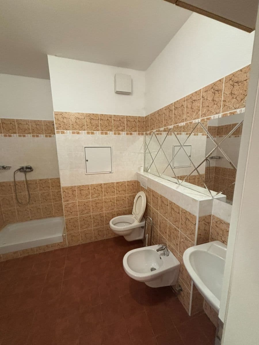 Predaj bytu 3-izbový 101 m², Osvoboditelů, Lovosice, Ústecký kraj Predaj bytu 3-izbový 101 m², Osvoboditelů, Lovosice, Ústecký kraj