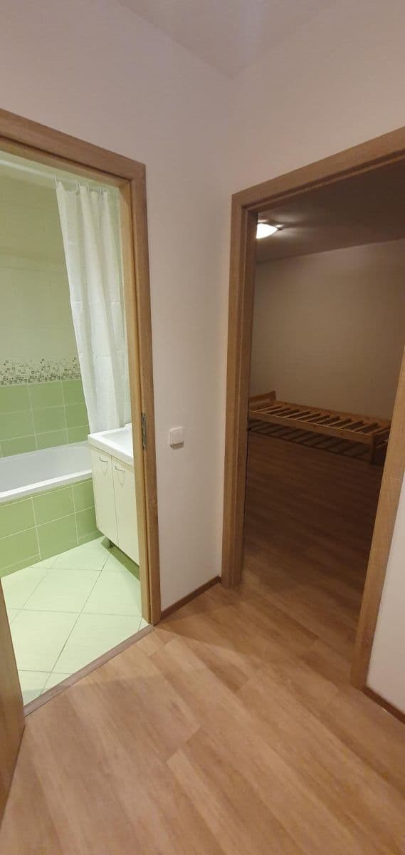 Prenájom bytu 1-izbový 35 m², Nad Stadionem, Králův Dvůr, Středočeský kraj Prenájom bytu 1-izbový 35 m², Nad Stadionem, Králův Dvůr, Středočeský kraj