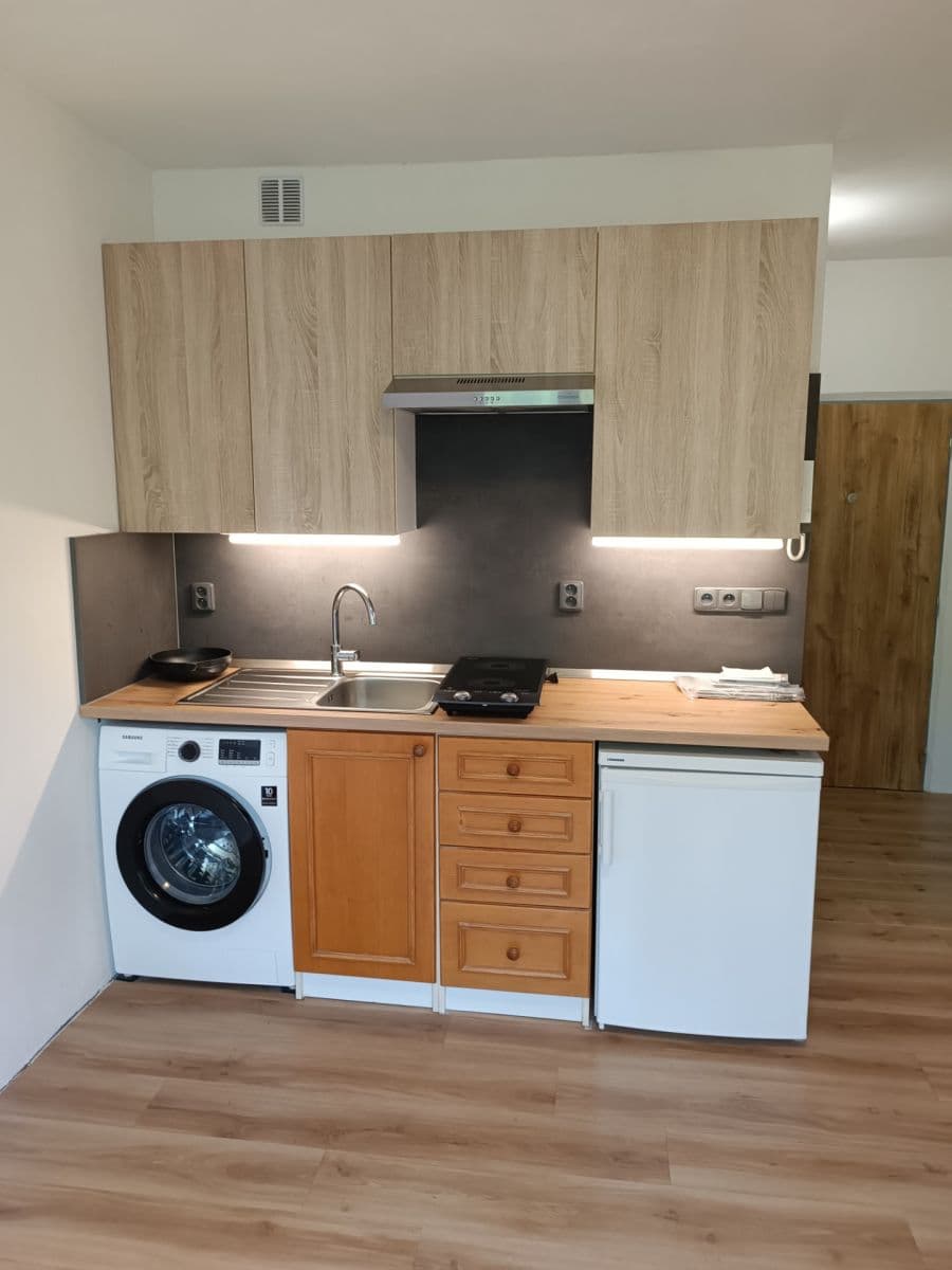 Prenájom bytu 1-izbový 20 m², Polední, Plzeň, Plzeňský kraj Prenájom bytu 1-izbový 20 m², Polední, Plzeň, Plzeňský kraj