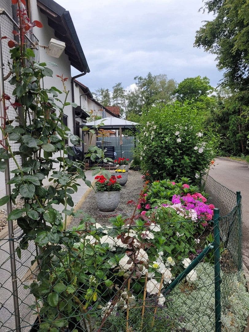Predaj bytu 3-izbový 77 m², Wiesgasse 70, Ichenhausen, Bavorsko Predaj bytu 3-izbový 77 m², Wiesgasse 70, Ichenhausen, Bavorsko