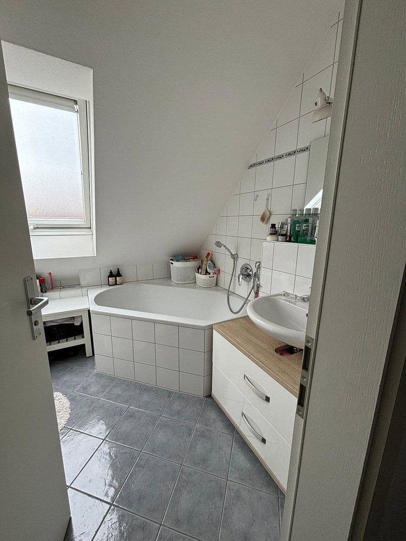 Prenájom bytu 3-izbový 84 m², Leinfelden-Echterdingen, Bádensko-Wurttembersko Prenájom bytu 3-izbový 84 m², Leinfelden-Echterdingen, Bádensko-Wurttembersko