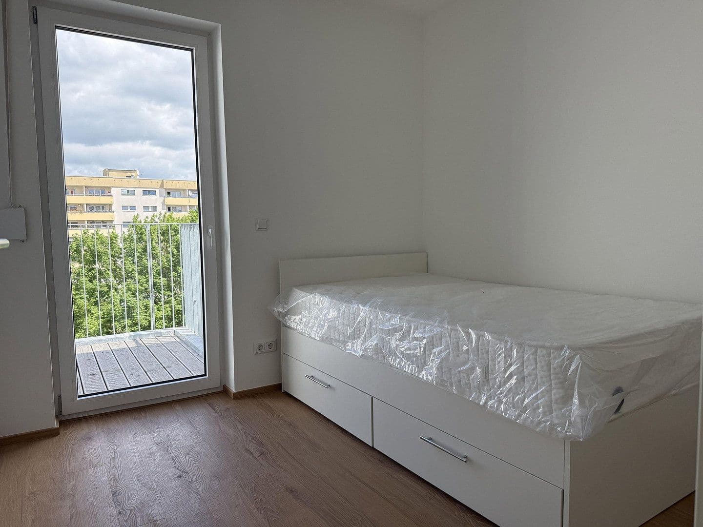 Prenájom bytu 2-izbový 45 m², Wiesenstraße 10, Berlin, Berlín Prenájom bytu 2-izbový 45 m², Wiesenstraße 10, Berlin, Berlín