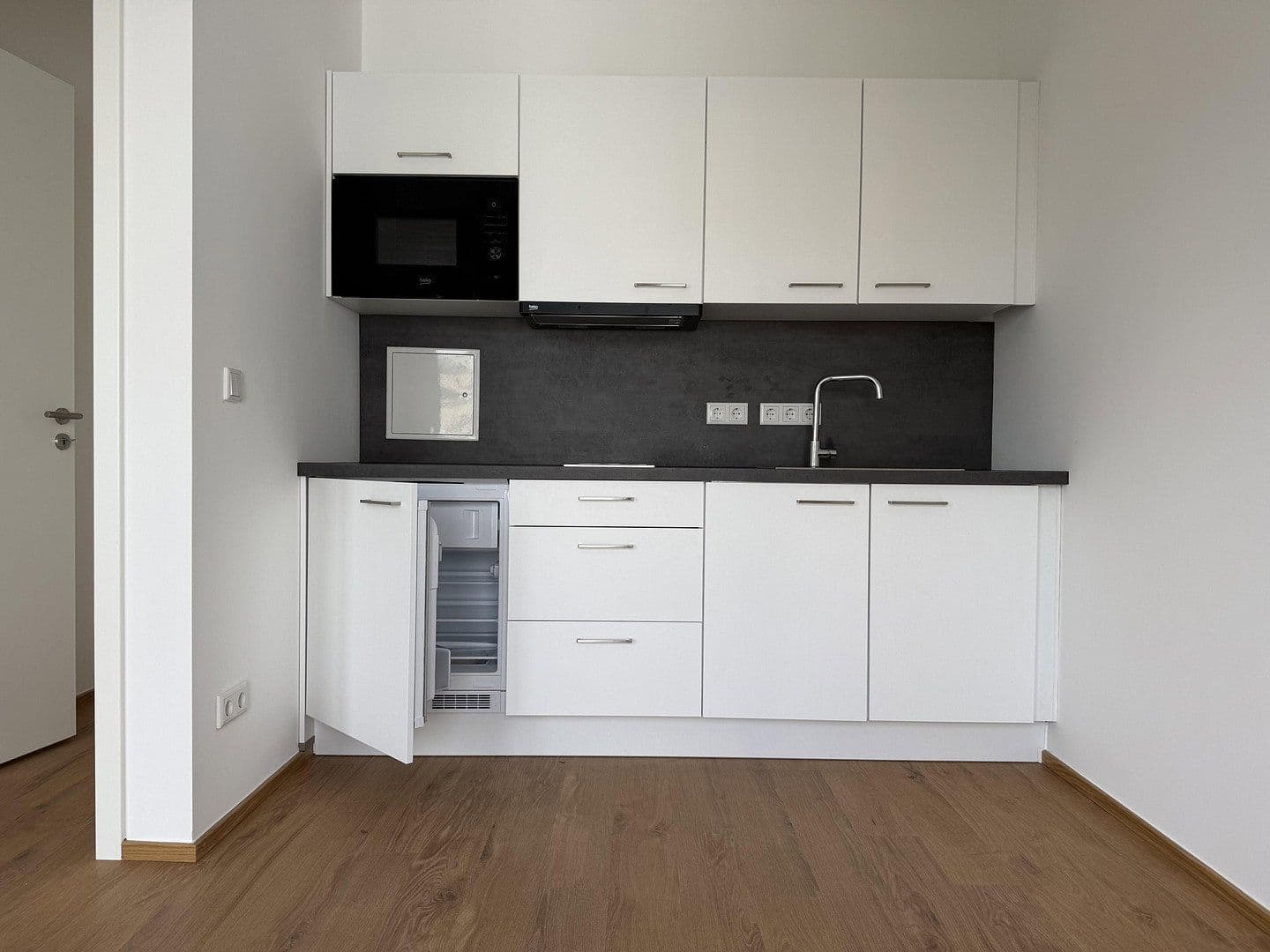 Prenájom bytu 2-izbový 45 m², Wiesenstraße 10, Berlin, Berlín Prenájom bytu 2-izbový 45 m², Wiesenstraße 10, Berlin, Berlín