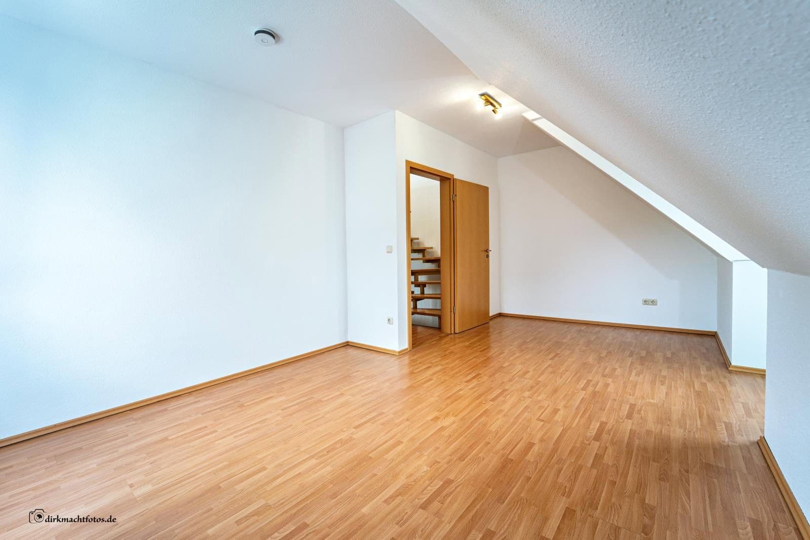 Prenájom domu 119 m², pozemek 288 m², Ratingen, Severné Porýnie - Westfálsko Prenájom domu 119 m², pozemek 288 m², Ratingen, Severné Porýnie - Westfálsko