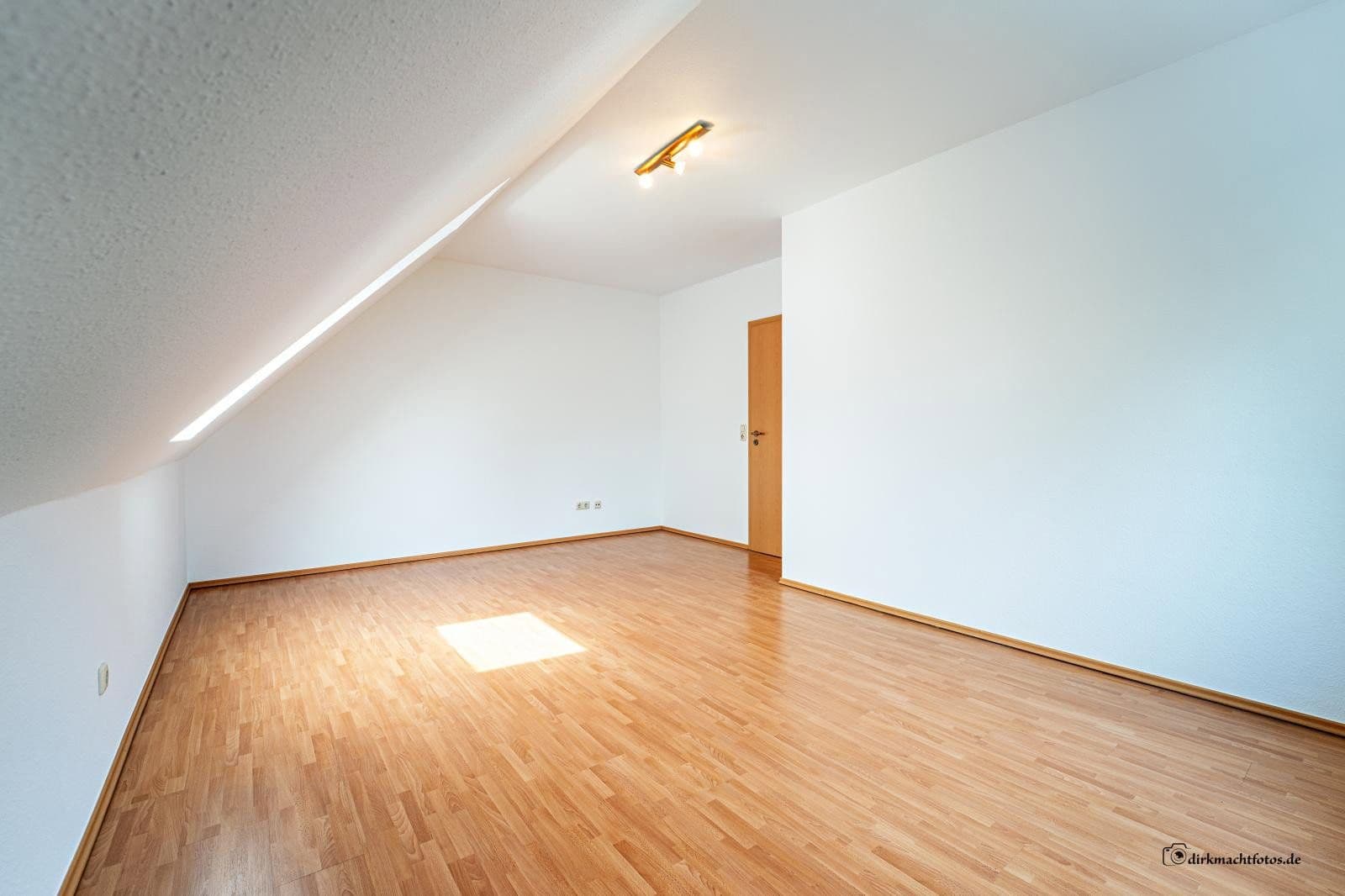 Prenájom domu 119 m², pozemek 288 m², Ratingen, Severné Porýnie - Westfálsko Prenájom domu 119 m², pozemek 288 m², Ratingen, Severné Porýnie - Westfálsko
