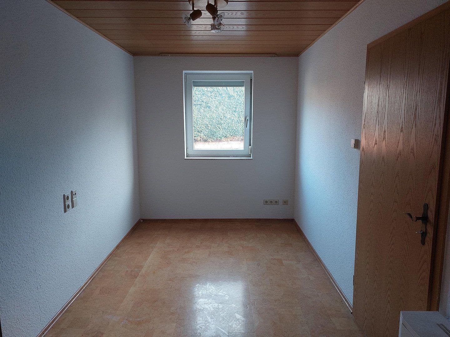 Prenájom bytu 4-izbový 90 m², Neckarsulm, Bádensko-Wurttembersko Prenájom bytu 4-izbový 90 m², Neckarsulm, Bádensko-Wurttembersko