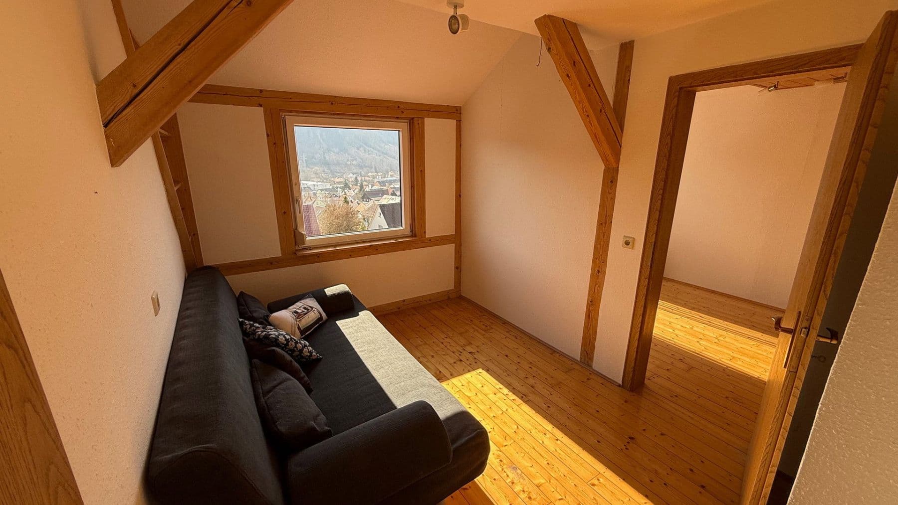Predaj domu 185 m², pozemek 311 m², Hukelturenstraße 38, Albstadt, Bádensko-Wurttembersko Predaj domu 185 m², pozemek 311 m², Hukelturenstraße 38, Albstadt, Bádensko-Wurttembersko
