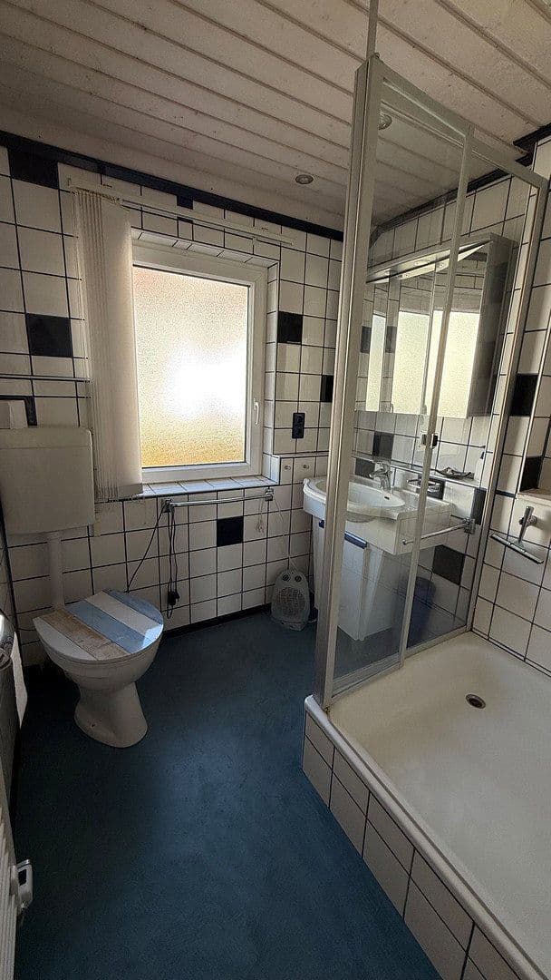 Predaj domu 185 m², pozemek 311 m², Hukelturenstraße 38, Albstadt, Bádensko-Wurttembersko Predaj domu 185 m², pozemek 311 m², Hukelturenstraße 38, Albstadt, Bádensko-Wurttembersko