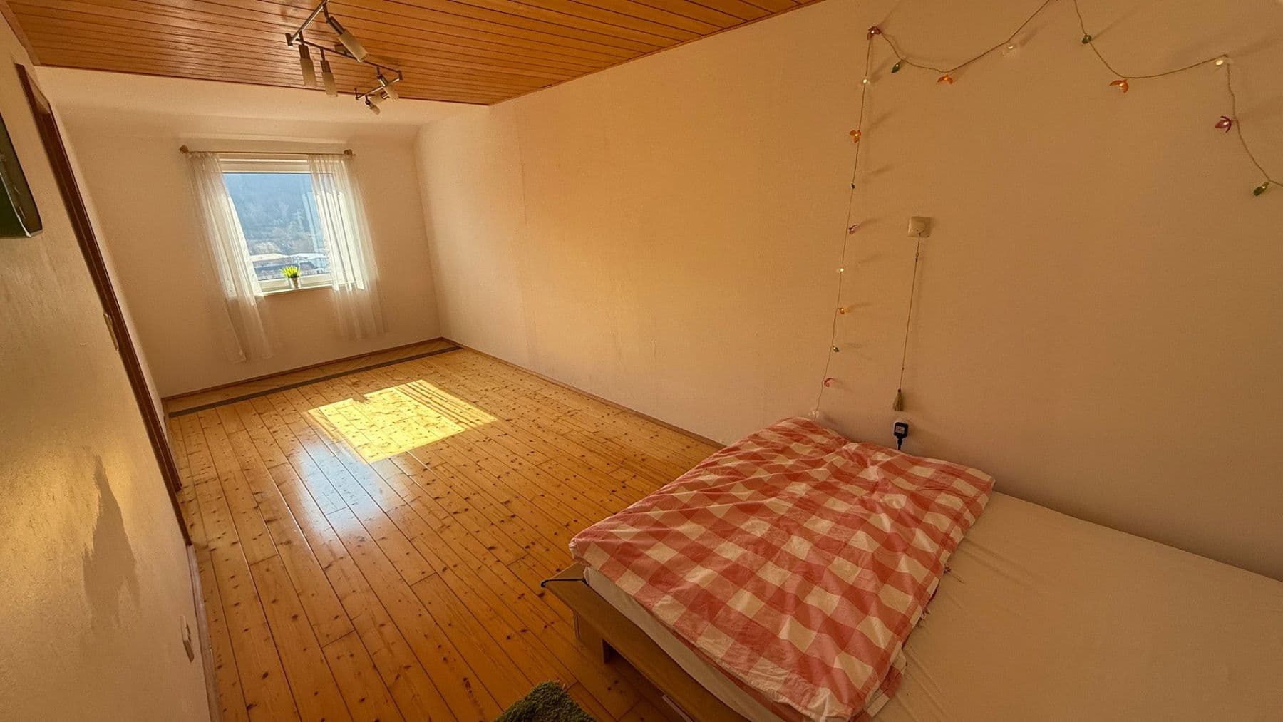 Predaj domu 185 m², pozemek 311 m², Hukelturenstraße 38, Albstadt, Bádensko-Wurttembersko Predaj domu 185 m², pozemek 311 m², Hukelturenstraße 38, Albstadt, Bádensko-Wurttembersko