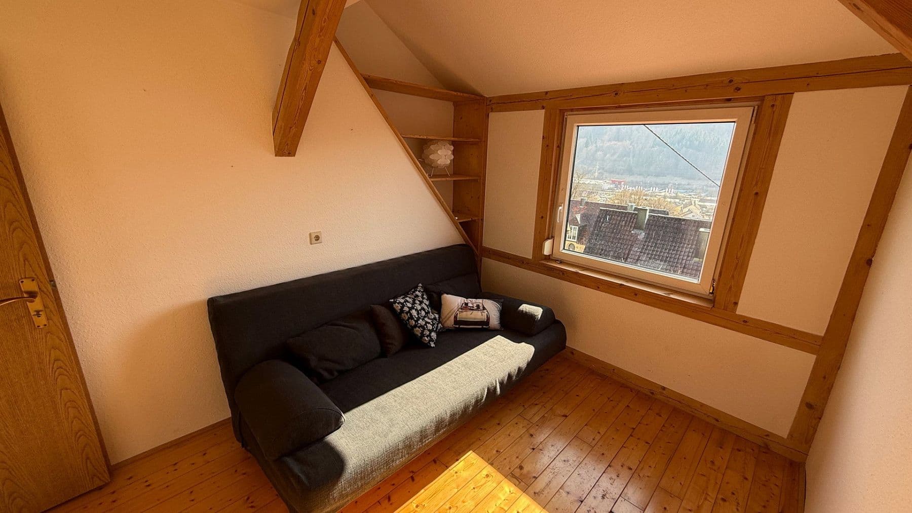 Predaj domu 185 m², pozemek 311 m², Hukelturenstraße 38, Albstadt, Bádensko-Wurttembersko Predaj domu 185 m², pozemek 311 m², Hukelturenstraße 38, Albstadt, Bádensko-Wurttembersko