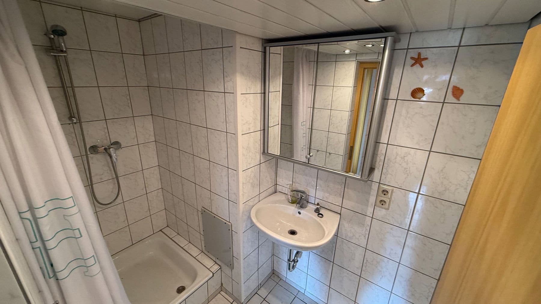 Predaj domu 185 m², pozemek 311 m², Hukelturenstraße 38, Albstadt, Bádensko-Wurttembersko Predaj domu 185 m², pozemek 311 m², Hukelturenstraße 38, Albstadt, Bádensko-Wurttembersko
