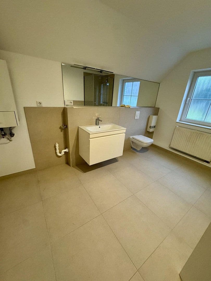 Prenájom bytu 2-izbový 75 m², Weg nach den Hingbenden, Düsseldorf, Severné Porýnie - Westfálsko Prenájom bytu 2-izbový 75 m², Weg nach den Hingbenden, Düsseldorf, Severné Porýnie - Westfálsko