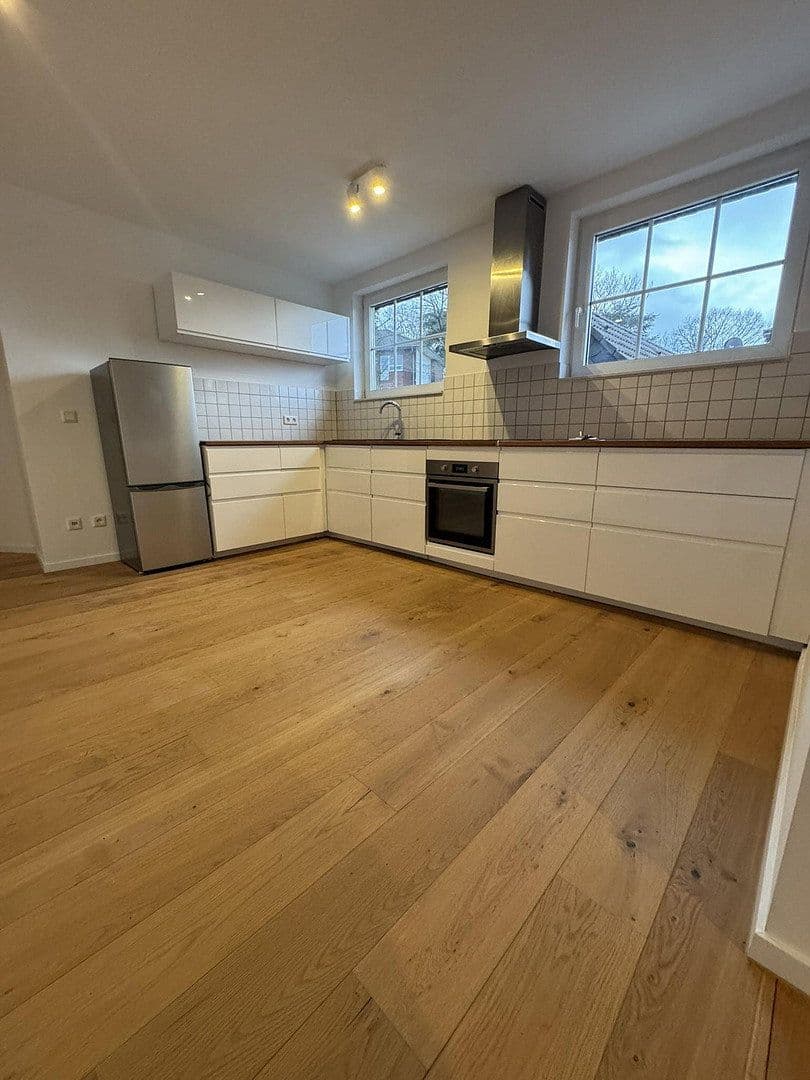 Prenájom bytu 2-izbový 75 m², Weg nach den Hingbenden, Düsseldorf, Severné Porýnie - Westfálsko Prenájom bytu 2-izbový 75 m², Weg nach den Hingbenden, Düsseldorf, Severné Porýnie - Westfálsko