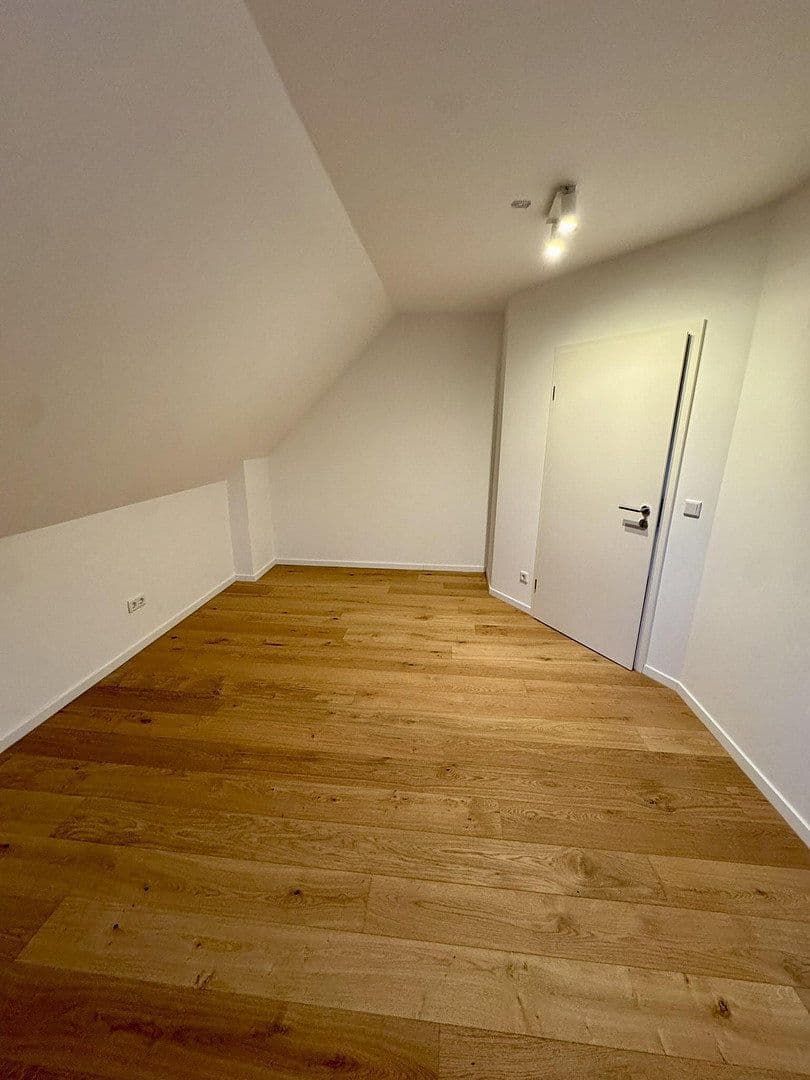 Prenájom bytu 2-izbový 75 m², Weg nach den Hingbenden, Düsseldorf, Severné Porýnie - Westfálsko Prenájom bytu 2-izbový 75 m², Weg nach den Hingbenden, Düsseldorf, Severné Porýnie - Westfálsko