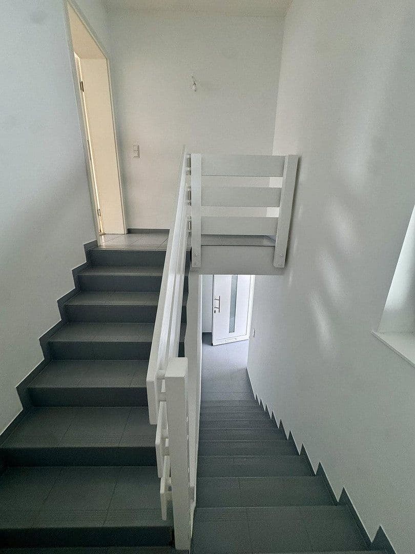 Prenájom bytu 2-izbový 75 m², Weg nach den Hingbenden, Düsseldorf, Severné Porýnie - Westfálsko Prenájom bytu 2-izbový 75 m², Weg nach den Hingbenden, Düsseldorf, Severné Porýnie - Westfálsko