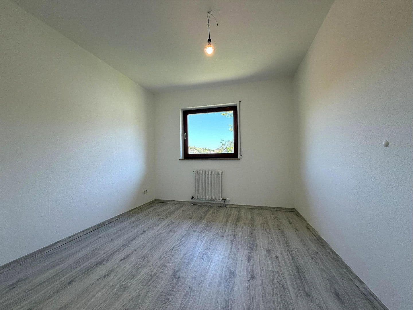 Predaj domu 131 m², pozemek 203 m², Salzachweg 30, Maulbronn, Bádensko-Wurttembersko Predaj domu 131 m², pozemek 203 m², Salzachweg 30, Maulbronn, Bádensko-Wurttembersko