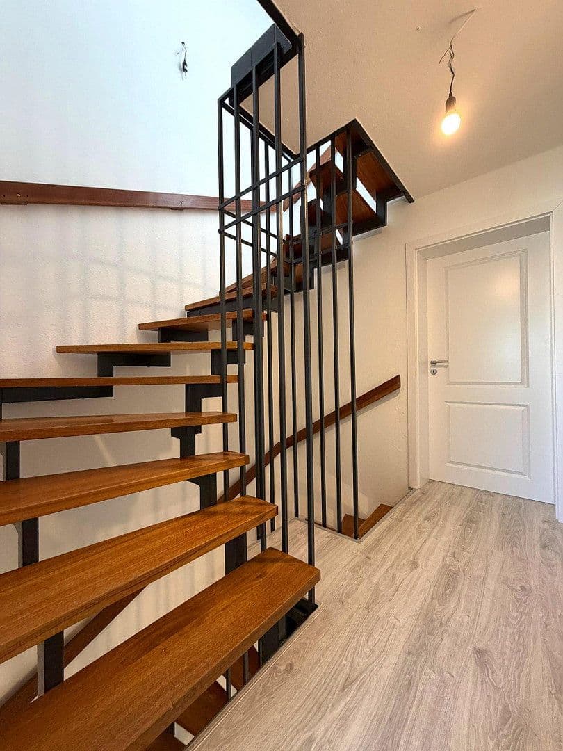 Predaj domu 131 m², pozemek 203 m², Salzachweg 30, Maulbronn, Bádensko-Wurttembersko Predaj domu 131 m², pozemek 203 m², Salzachweg 30, Maulbronn, Bádensko-Wurttembersko