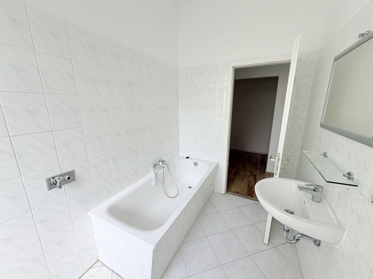 Predaj bytu 2-izbový 70 m², Schnellerstraße 54, Berlin, Berlín Predaj bytu 2-izbový 70 m², Schnellerstraße 54, Berlin, Berlín
