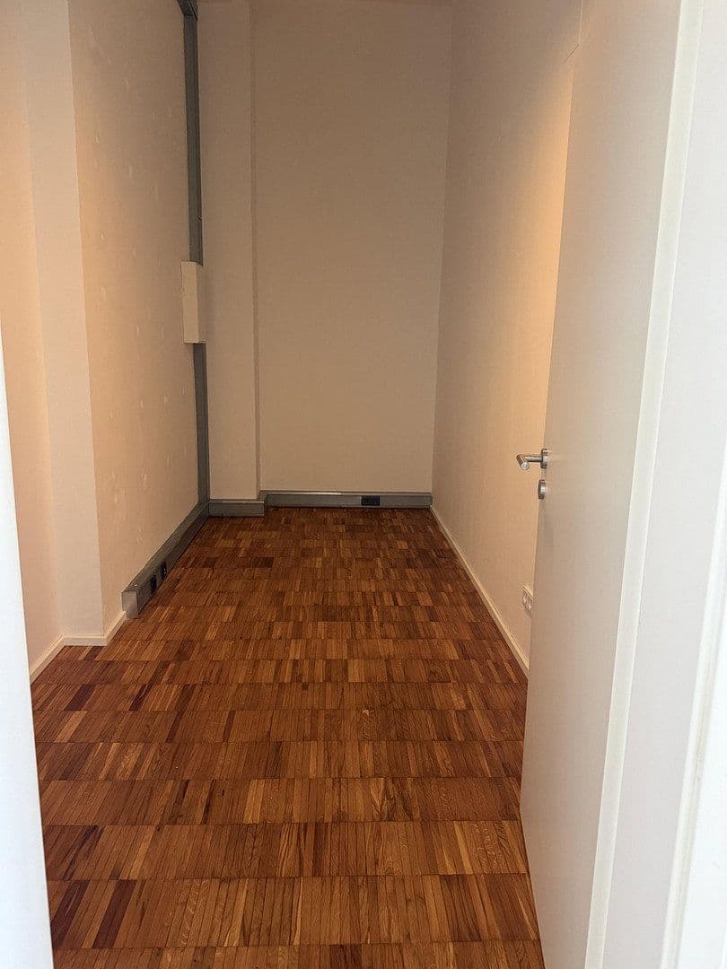Prenájom kancelárie 77 m², Cassellastraße, 30-32, Frankfurt (Main) - Fechenheim, Hesensko Prenájom kancelárie 77 m², Cassellastraße, 30-32, Frankfurt (Main) - Fechenheim, Hesensko