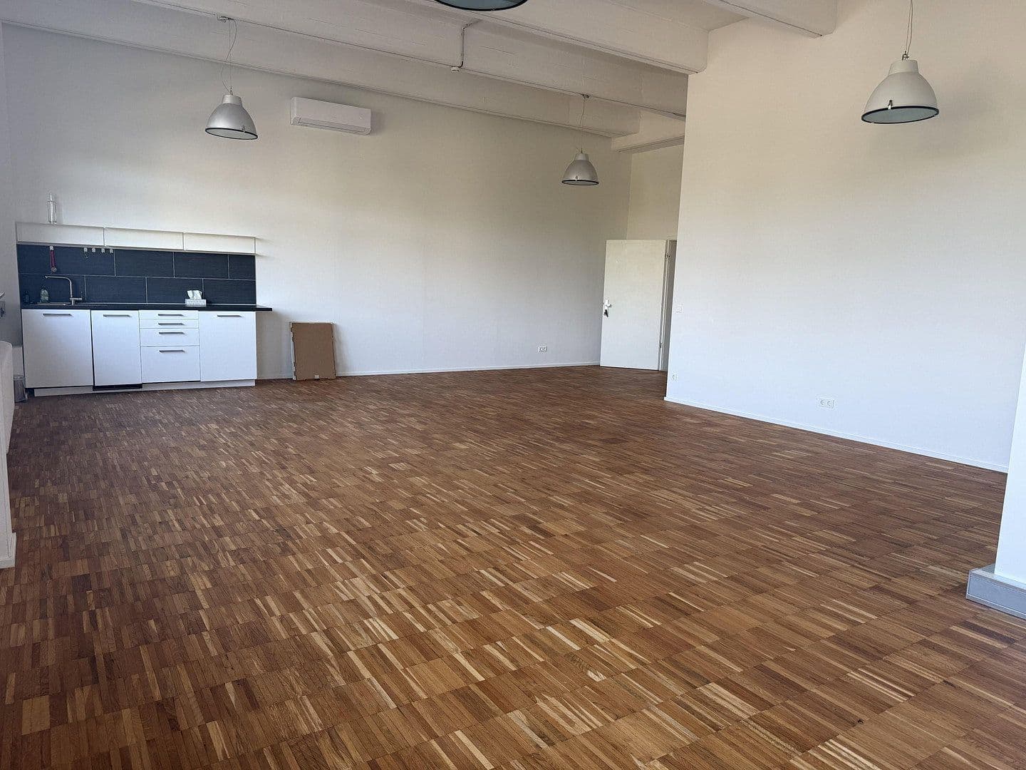 Prenájom kancelárie 77 m², Cassellastraße, 30-32, Frankfurt (Main) - Fechenheim, Hesensko Prenájom kancelárie 77 m², Cassellastraße, 30-32, Frankfurt (Main) - Fechenheim, Hesensko