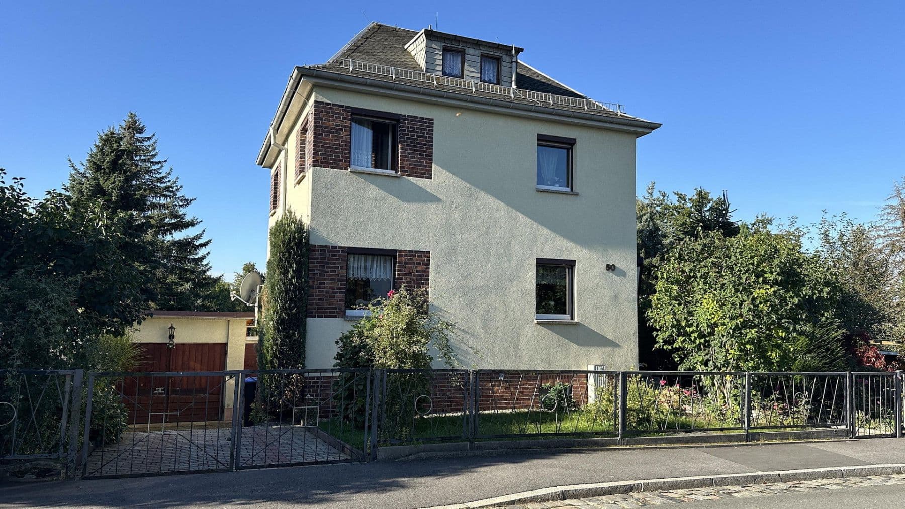 Predaj domu 90 m², pozemek 823 m², Chemnitz OT Schönau, Sasko Predaj domu 90 m², pozemek 823 m², Chemnitz OT Schönau, Sasko