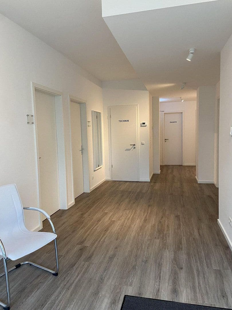 Prenájom kancelárie 23 m², Strandstraße 136, Timmendorfer Strand, Šlezvicko-Holštajnsko Prenájom kancelárie 23 m², Strandstraße 136, Timmendorfer Strand, Šlezvicko-Holštajnsko