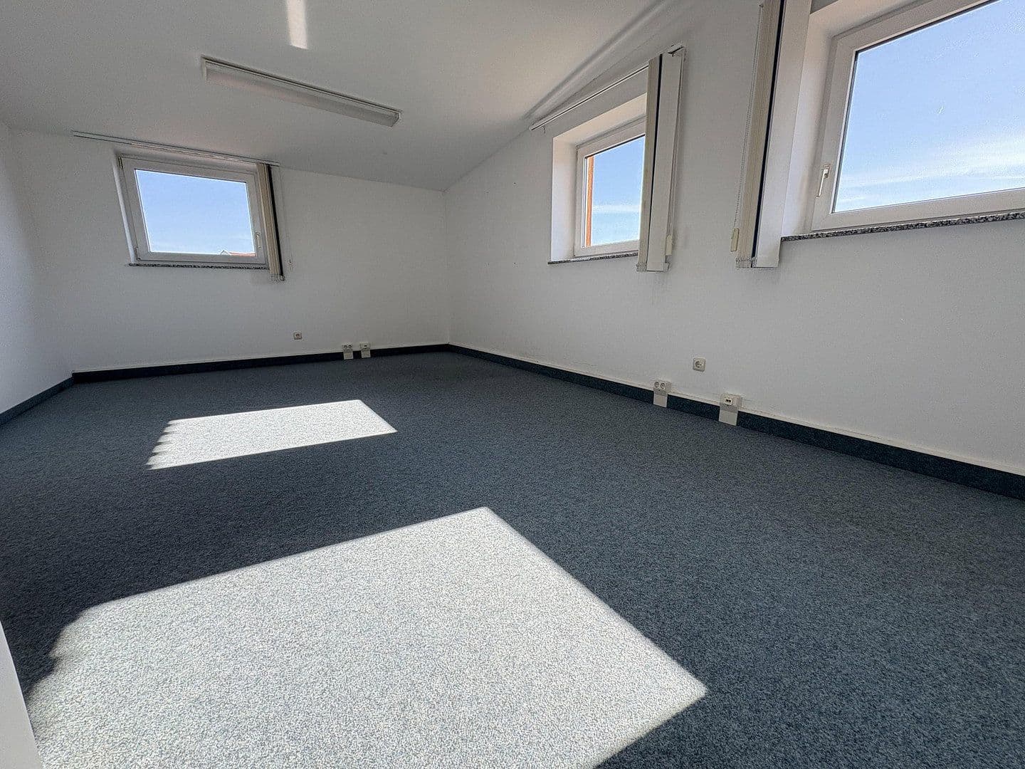 Prenájom kancelárie 300 m², Marktoberdorf, Bavorsko Prenájom kancelárie 300 m², Marktoberdorf, Bavorsko