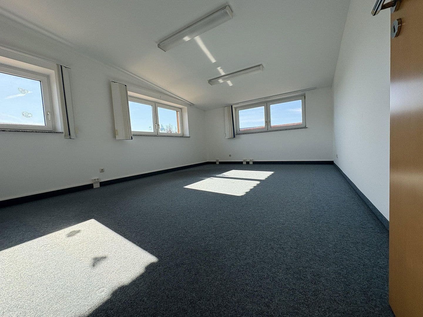 Prenájom kancelárie 300 m², Marktoberdorf, Bavorsko Prenájom kancelárie 300 m², Marktoberdorf, Bavorsko