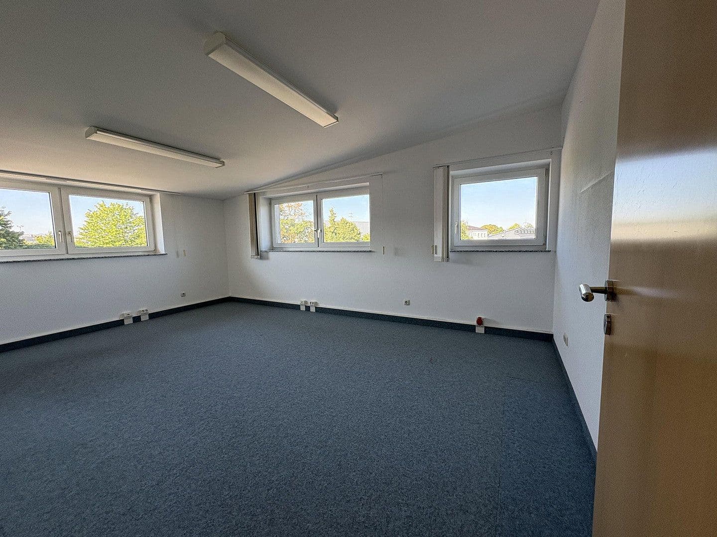 Prenájom kancelárie 300 m², Marktoberdorf, Bavorsko Prenájom kancelárie 300 m², Marktoberdorf, Bavorsko