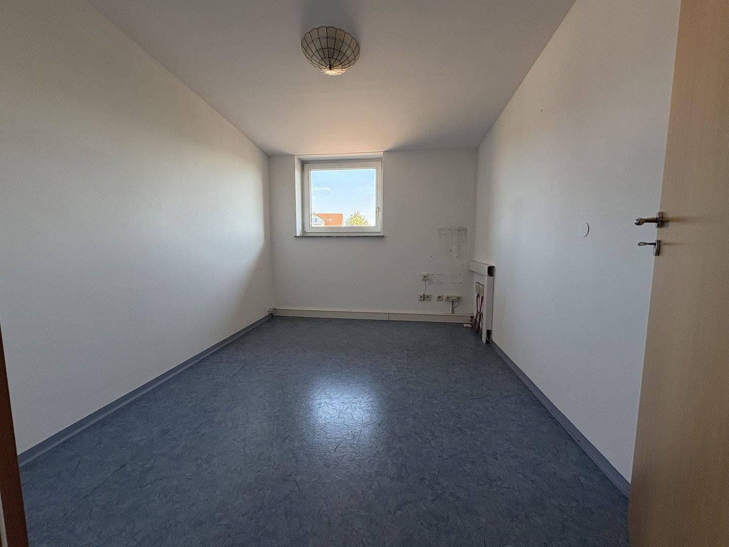 Prenájom kancelárie 300 m², Marktoberdorf, Bavorsko Prenájom kancelárie 300 m², Marktoberdorf, Bavorsko