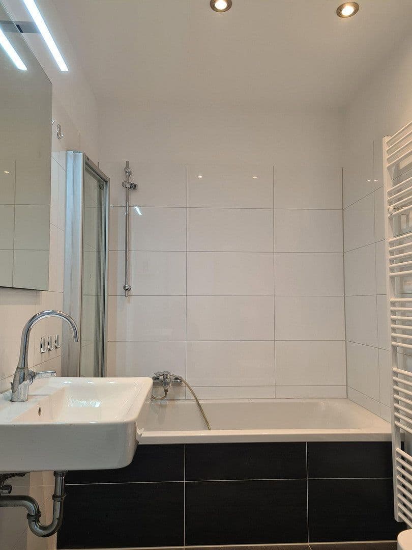 Prenájom bytu 4-izbový 102 m², Uhlenbrockstrasse 13, Gelsenkirchen, Severné Porýnie - Westfálsko Prenájom bytu 4-izbový 102 m², Uhlenbrockstrasse 13, Gelsenkirchen, Severné Porýnie - Westfálsko