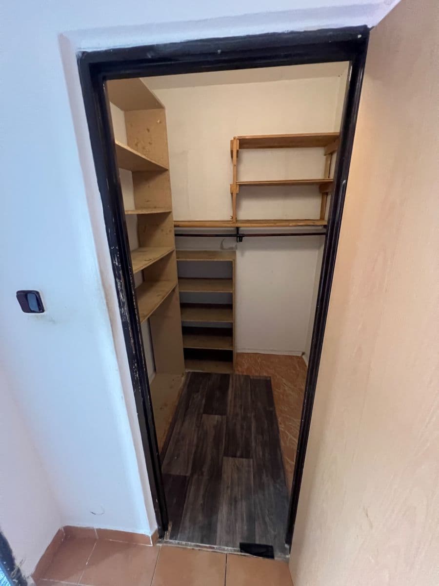 Predaj bytu 3-izbový 58 m², Nedvědova, Olomouc, Olomoucký kraj Predaj bytu 3-izbový 58 m², Nedvědova, Olomouc, Olomoucký kraj