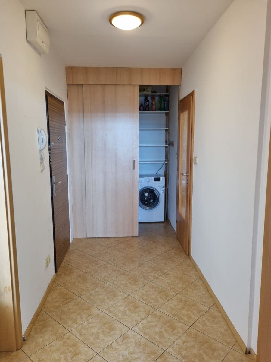 Predaj bytu 3-izbový 62 m², Papírníkova, Praha, Praha Predaj bytu 3-izbový 62 m², Papírníkova, Praha, Praha