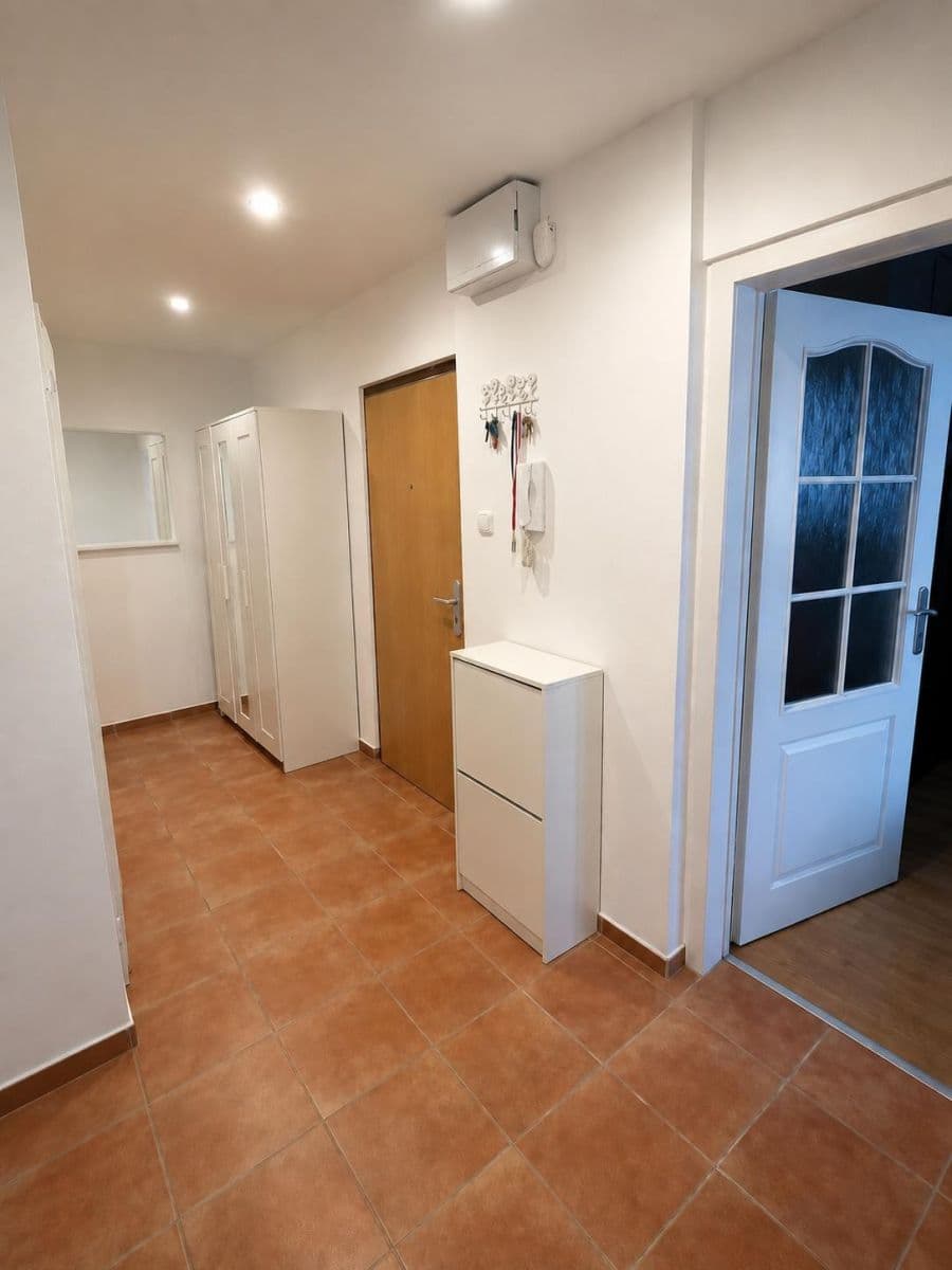 Prenájom bytu 3-izbový 64 m², Makovského, Praha, Praha Prenájom bytu 3-izbový 64 m², Makovského, Praha, Praha