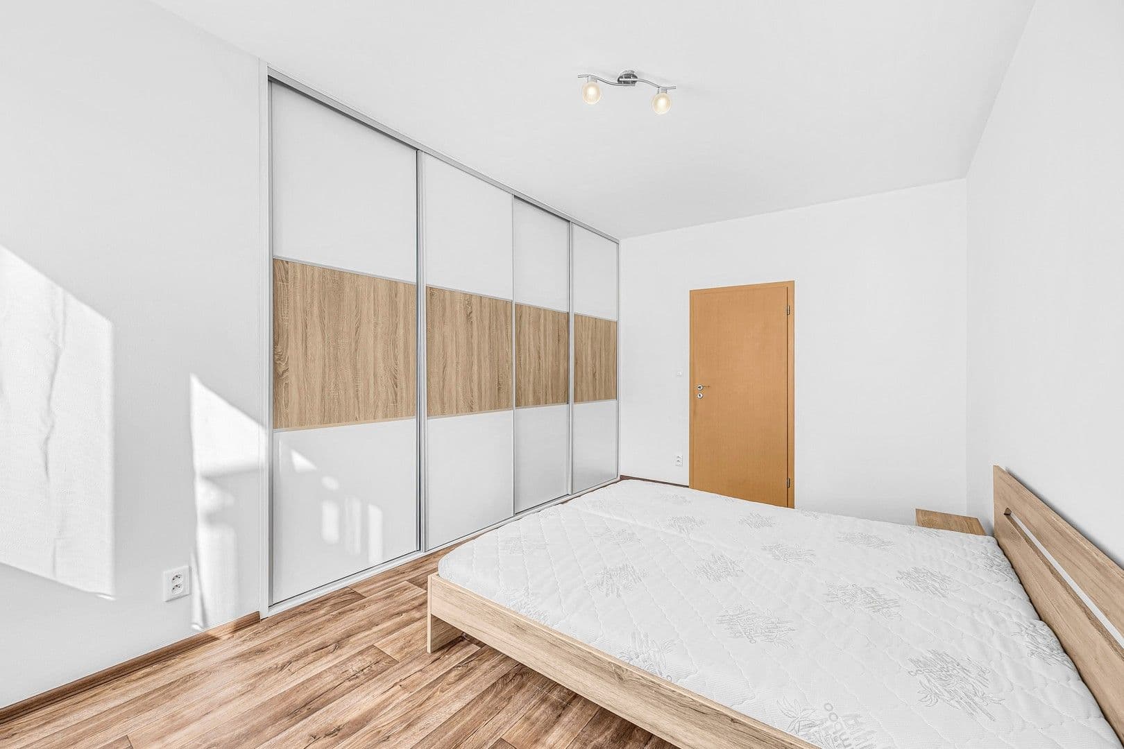 Prenájom bytu 2-izbový 63 m², Wiesenthalova, Praha, Praha Prenájom bytu 2-izbový 63 m², Wiesenthalova, Praha, Praha