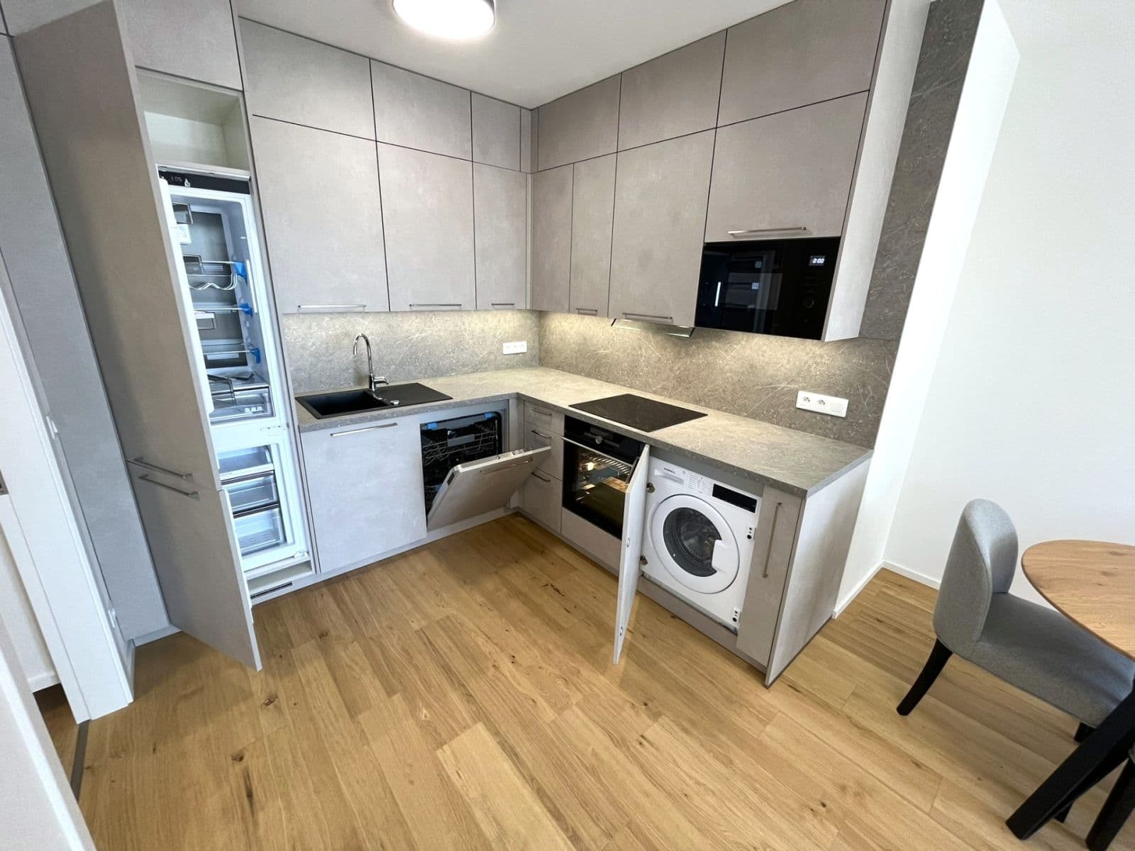 Prenájom bytu 2-izbový 48 m², Bratislavská, Brno, Jihomoravský kraj Prenájom bytu 2-izbový 48 m², Bratislavská, Brno, Jihomoravský kraj