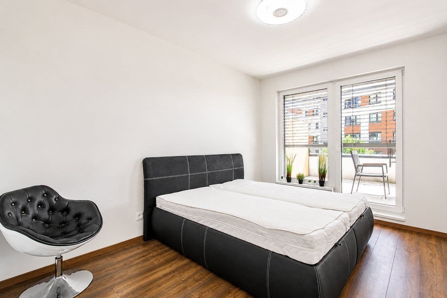 Prenájom bytu 2-izbový 56 m², U plynárny, Praha, Praha Prenájom bytu 2-izbový 56 m², U plynárny, Praha, Praha